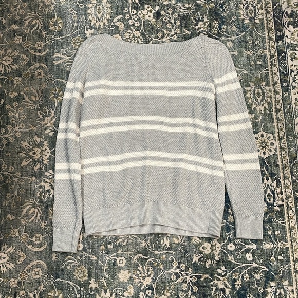 Banana Republic Women’s Crew Neck Sweater (Size SM) - Picture 3 of 3
